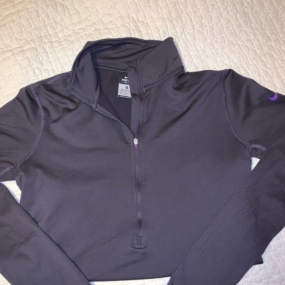 Nike Tops - Nike women’s half zip top